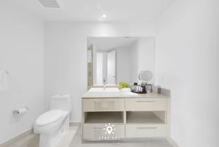 Insane Ocean View Balcony - Beachfront Resort & Pool - Hollywood - 4