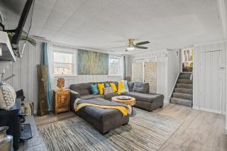 Stylish Haven 11 Minutes from the Richmond Airport - 2