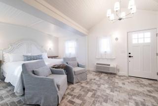 Lakeside Cottage - 9