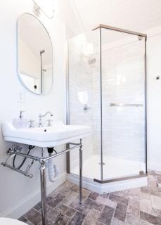 Lakeside Cottage - 1