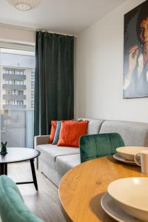 LILY APART the Big Screen Apartment for 6 people & parking - 8