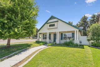 Bright 2BR + Office | Garage, Yard & Animal Friendly - 8