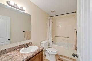 Bright 2BR + Office | Garage, Yard & Animal Friendly - 2