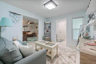 Coral Cove 3 Bed 2 Bath Pool Home in Melbourne - 5