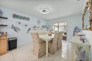 Coral Cove 3 Bed 2 Bath Pool Home in Melbourne - 4