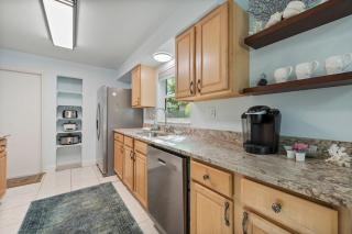 Coral Cove 3 Bed 2 Bath Pool Home in Melbourne - 3