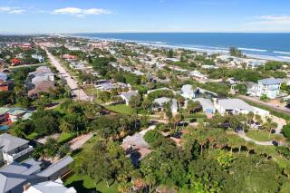 Dolphin Den Perfect Cocoa Beach Getaway - 4