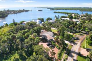 Dolphin Den Perfect Cocoa Beach Getaway - 3