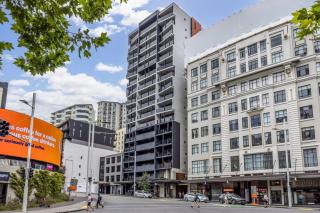 QV Stays Elevated 2 Bed City Living - 5
