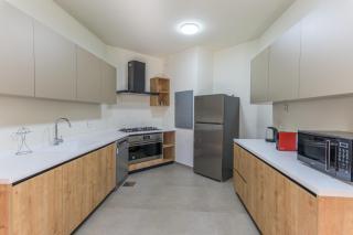 Achrafieh Gate - Modern 3-BR Apartments & Balconies - 9