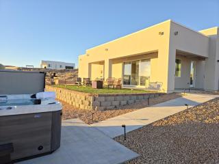 Lake Powell Views, Hot Tub, Game Room, Kayaks - 5