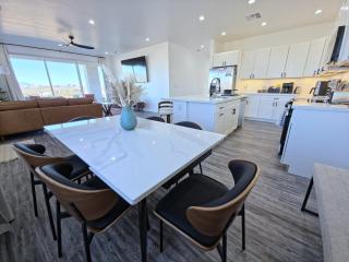 Lake Powell Views, Hot Tub, Game Room, Kayaks - 3