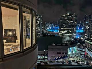 Downtown 1BR + Office | Across from Rogers Arena - 7