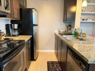 Downtown 1BR + Office | Across from Rogers Arena - 5