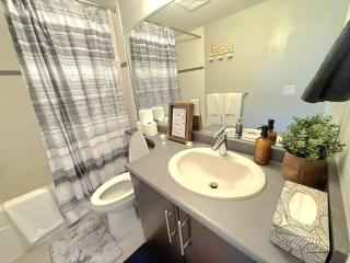 Downtown 1BR + Office | Across from Rogers Arena - 4