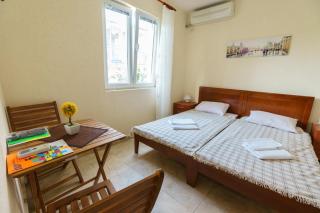 Apartments Lora - Bar - 5