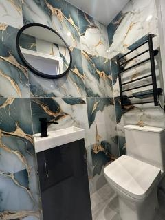 4 Modern NEW Mini Studio Room with Parking, Wi-Fi - 5