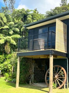 Couples Retreat, Spectacular Views & Spa - 9