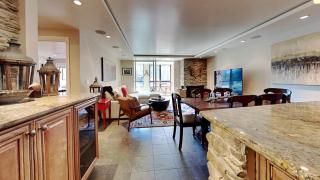 Beautiful 2 Bedroom Condo with Amazing View! - 3