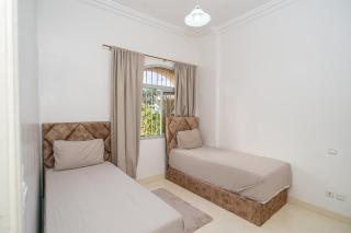 Ruime duplex met zwembad op wandelafstand van het strand en toeristische trekpleisters - 2