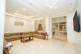 Ruime duplex met zwembad op wandelafstand van het strand en toeristische trekpleisters - 0