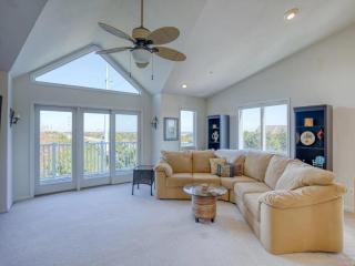 Stunning Townhome Short Walk to Beach and Bay with Pool - 9