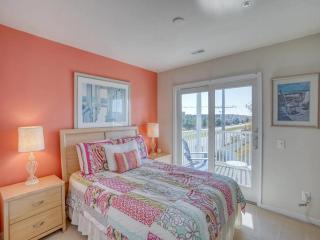 Stunning Townhome Short Walk to Beach and Bay with Pool - 6