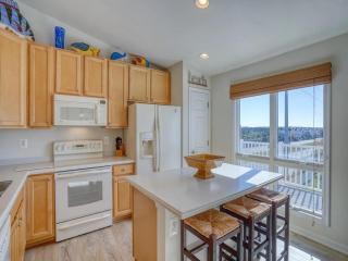 Stunning Townhome Short Walk to Beach and Bay with Pool - 4