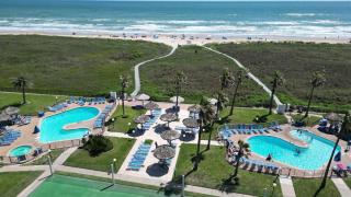 Sleeps 10 Direct Beach Heated Pool apts - 9