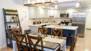 Sleeps 10 Direct Beach Heated Pool apts - 8