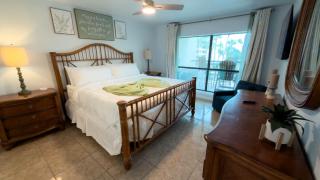 Sleeps 10 Direct Beach Heated Pool apts - 5