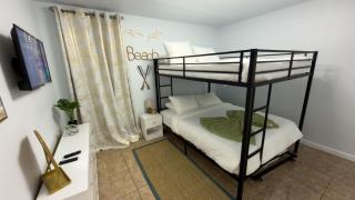 Sleeps 10 Direct Beach Heated Pool apts - 4