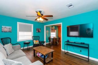 The Hideaway by Sunsational Stays - Rear Unit Only, Steps to the Beach - 9