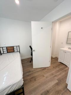 4 bedroom 3 bathroom Unit Near USC Campus - 1