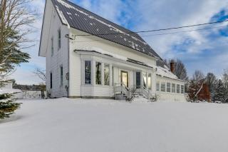 Green Mountain Views! Lowell Getaway Near Skiing - 7