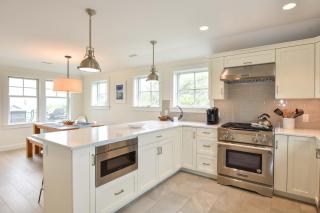 Gorgeous Architectural Home w Water Views - 1