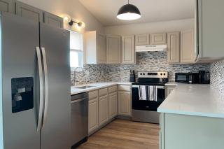 Contemporary 4BR Home with Office, Full Kitchen, Laundry, Large Backyard, Garage and Firepit - 8