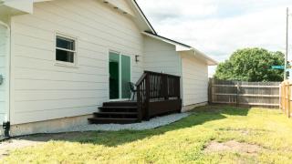 Contemporary 4BR Home with Office, Full Kitchen, Laundry, Large Backyard, Garage and Firepit - 6