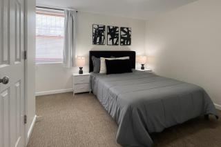 Contemporary 4BR Home with Office, Full Kitchen, Laundry, Large Backyard, Garage and Firepit - 4