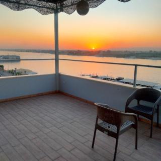 Queen of the Nile - 1