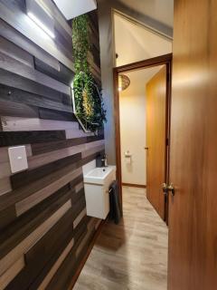 Home on Hagley with Spa Pool & two car parks - 7