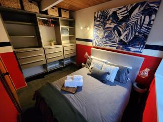 Home on Hagley with Spa Pool & two car parks - 3