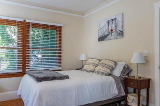 4 - Berkeley Private Apartment with Parking & Laundry - Berkeley - 1