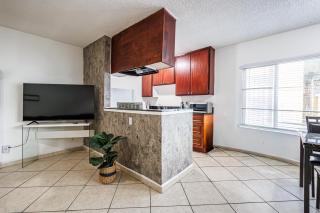 Excellent 1BD Berryman#10 - 3