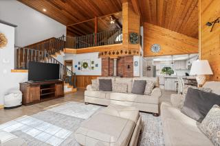 Apple Blossom Lodge-Family Friendly Cabin - 1