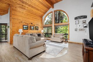 Apple Blossom Lodge-Family Friendly Cabin - 2