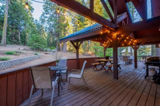 Apple Blossom Lodge-Family Friendly Cabin - 0