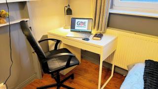 Modern 2-Bed flat NG7 Near QMC & Universities Long Stays Welcome - 1