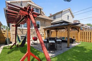 Gold Coast Oasis 2BR Home Near Airports, Game Room, FirePit - 9