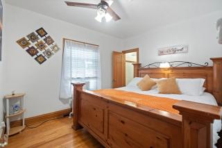 Gold Coast Oasis 2BR Home Near Airports, Game Room, FirePit - 3